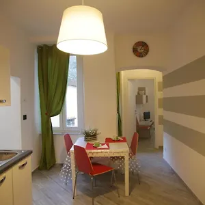 casa-san-vincenzo-un-nido-nel-cuore-di-genova.hotelitalianriviera.com/